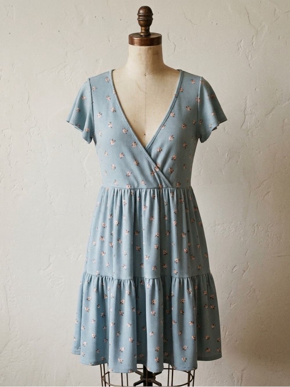 NEW Jessica Simpson Floral Tiered Dress Sage Green SMALL Shorts Sleeve feminine